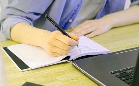 �����������У���ѡ��