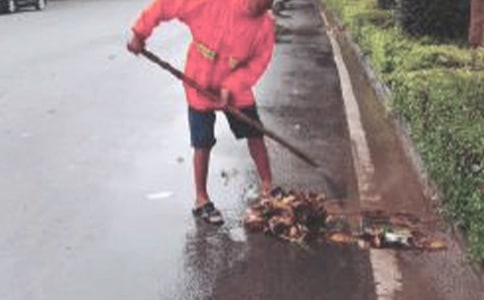 关爱环卫工人倡议书