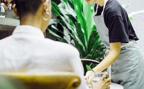 ���˱���Ա���ı�����