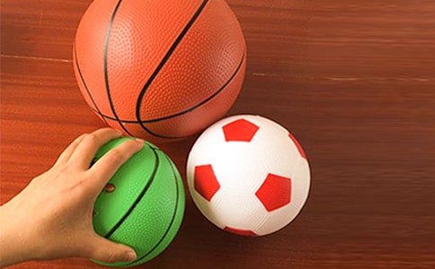 大班户外游戏教案:滚皮球