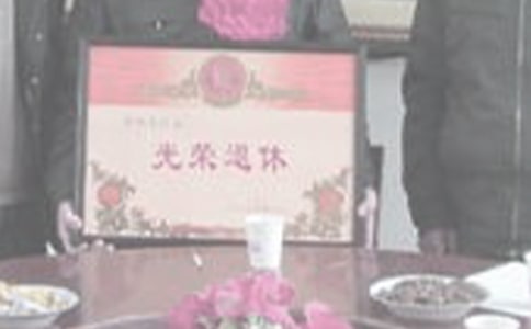 ����ף����