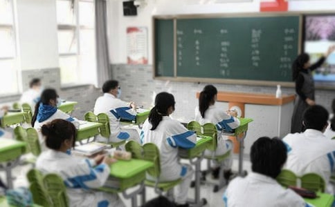 ��ѧ�ڿ�ѧ���´�