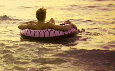 关于周末幽默问候语及关心话语